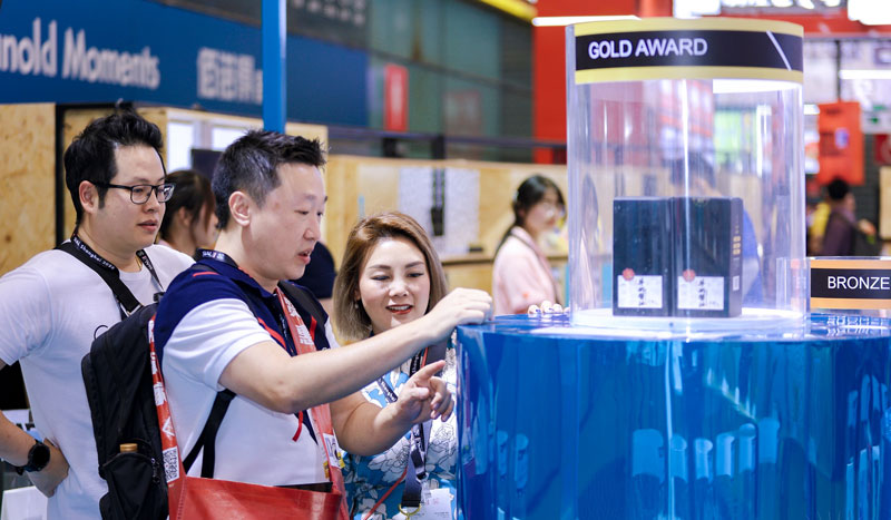 Visitors discovering innovating products
